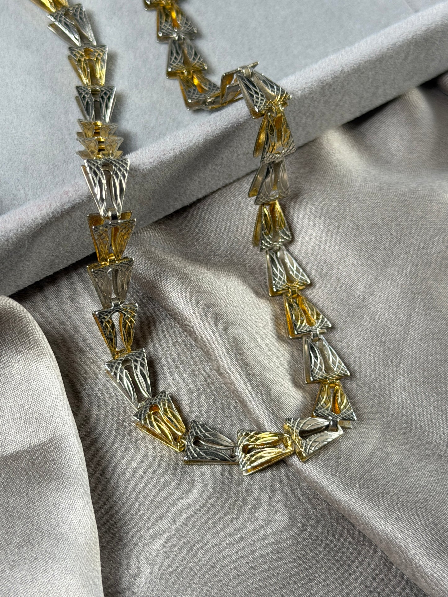 Stunning vintage two-tone necklace