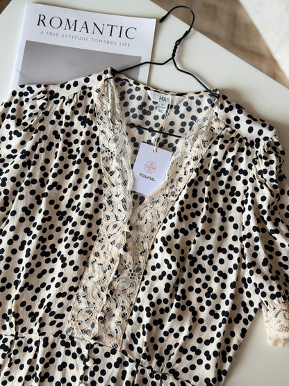 Polka dot blouse with lace