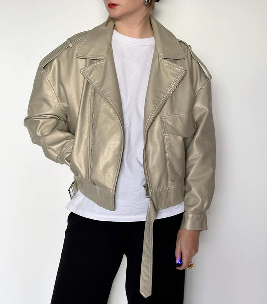 Gorgeous oversized faux leather jacket 🤍