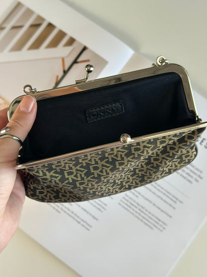 Chic vintage DKNY wallet