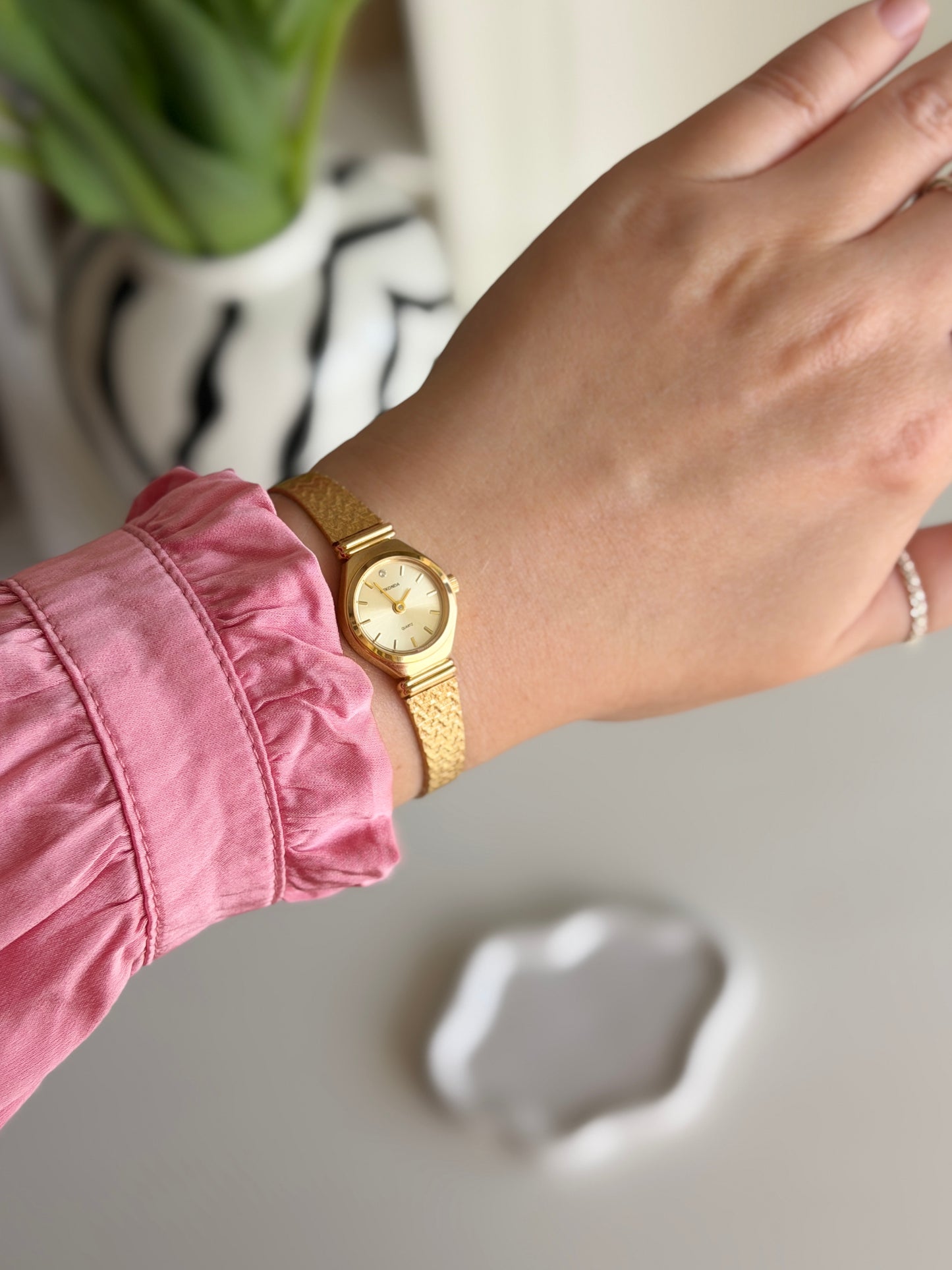 Dainty vintage Sekonda gold-tone watch