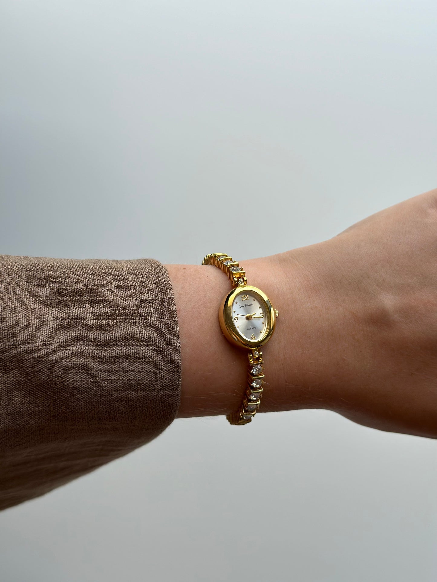 Amazing gold-plated vintage watch with rhinestones