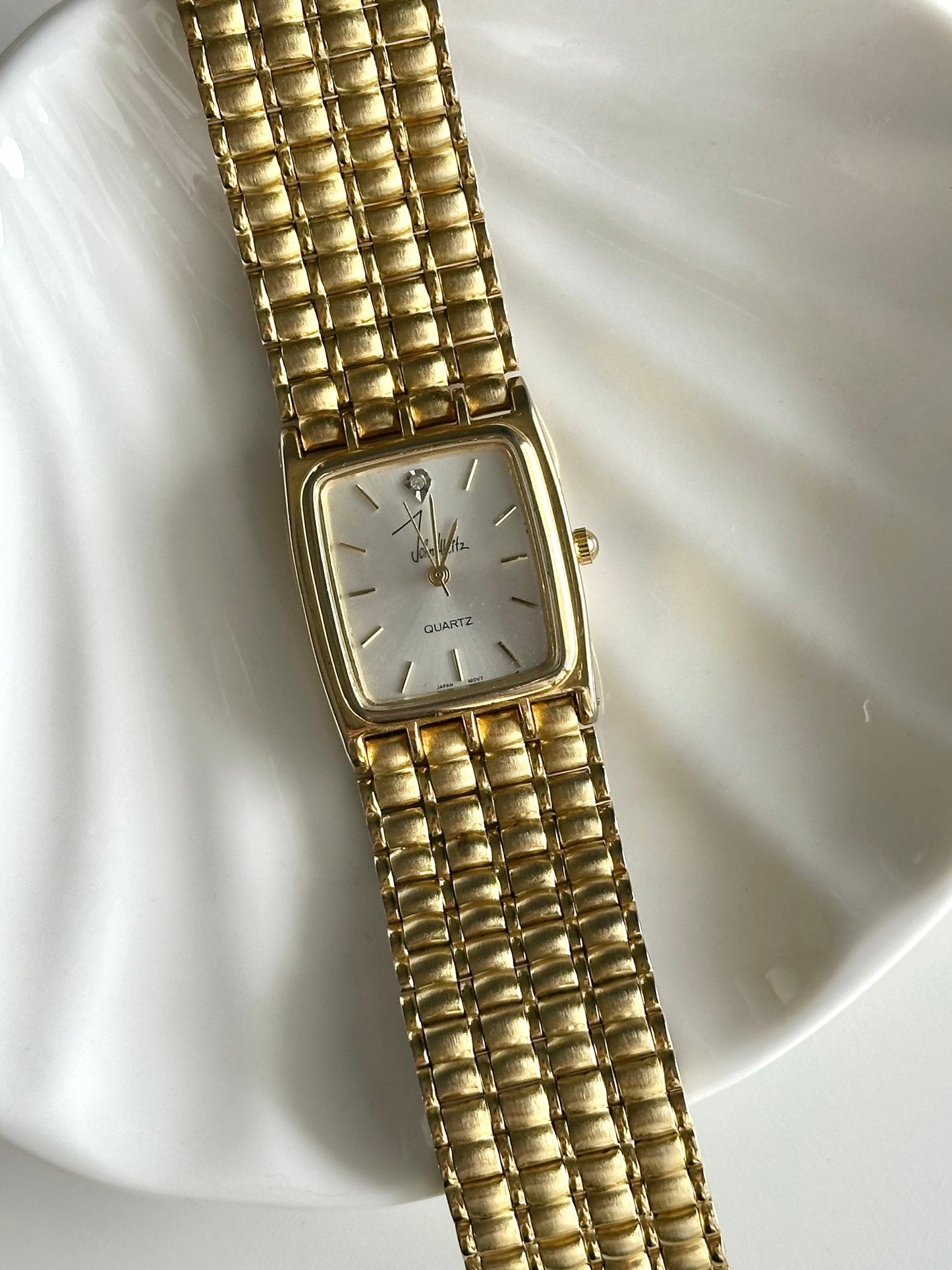 Elegant vintage unisex gold-tone watch by John Weitz ✨