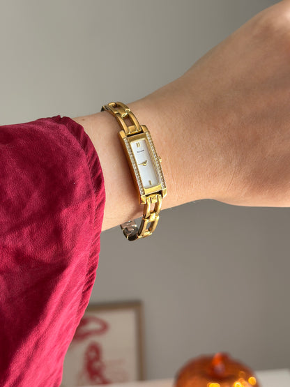 Elegant vintage Accurist quartz watch