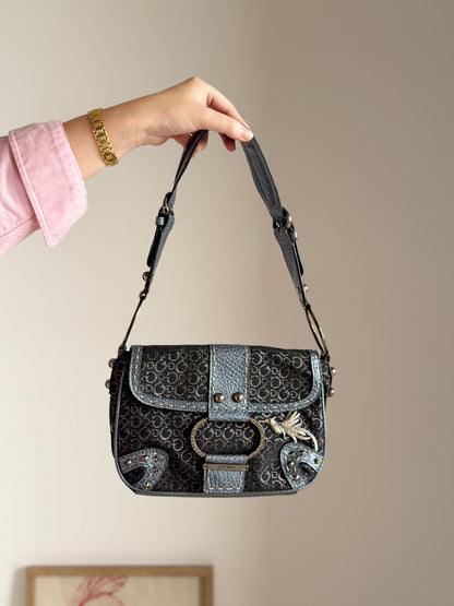 Stylish vintage Guess shoulder bag from 2000s