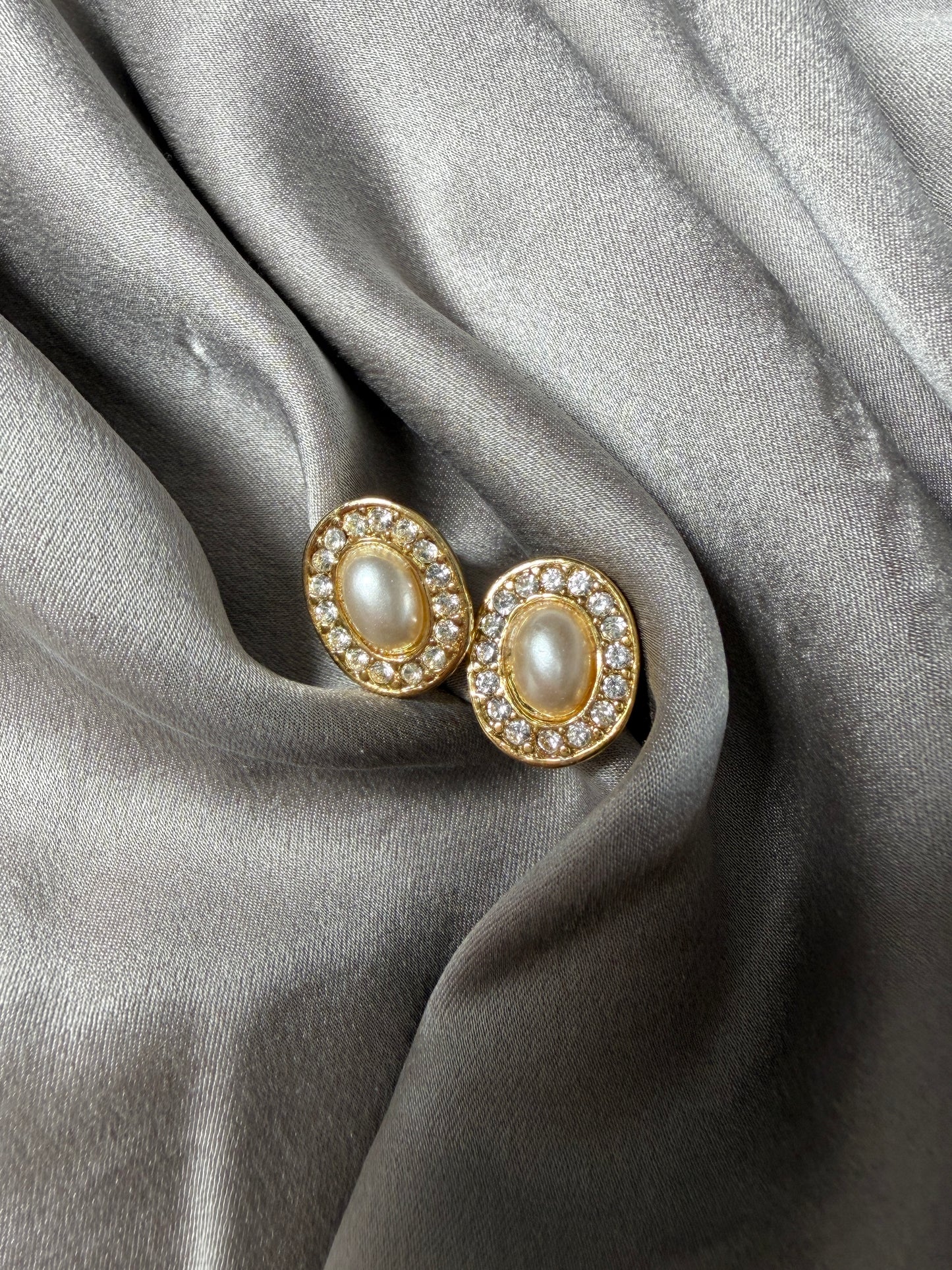 Classic vintage stud earrings featuring a faux pearl