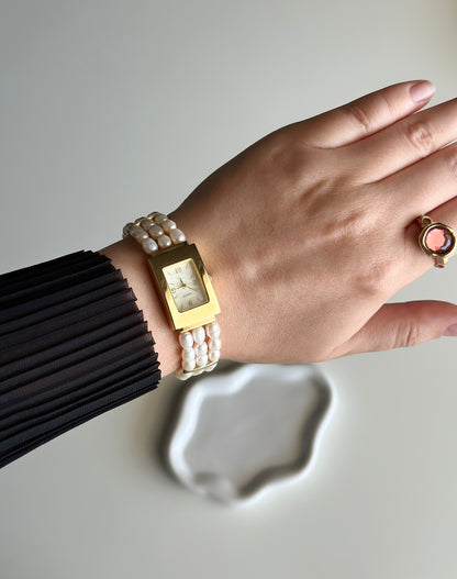 Elegant vintage watch with freshwater pearl bracelet