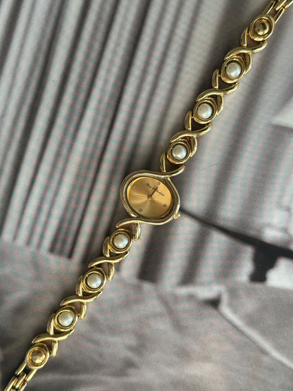 Charming vintage gold-tone watch with pearls