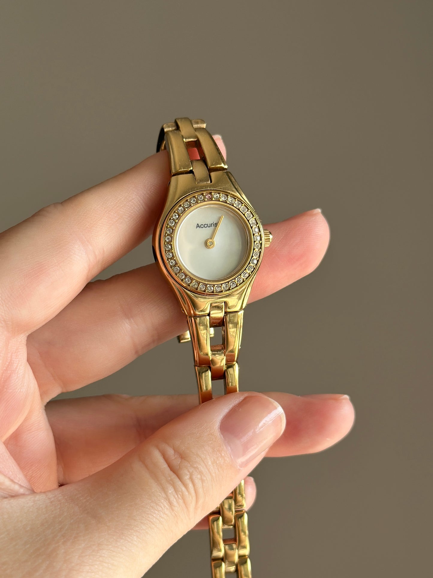 Charming vintage Accurist watch with 4 interchangeable bezels