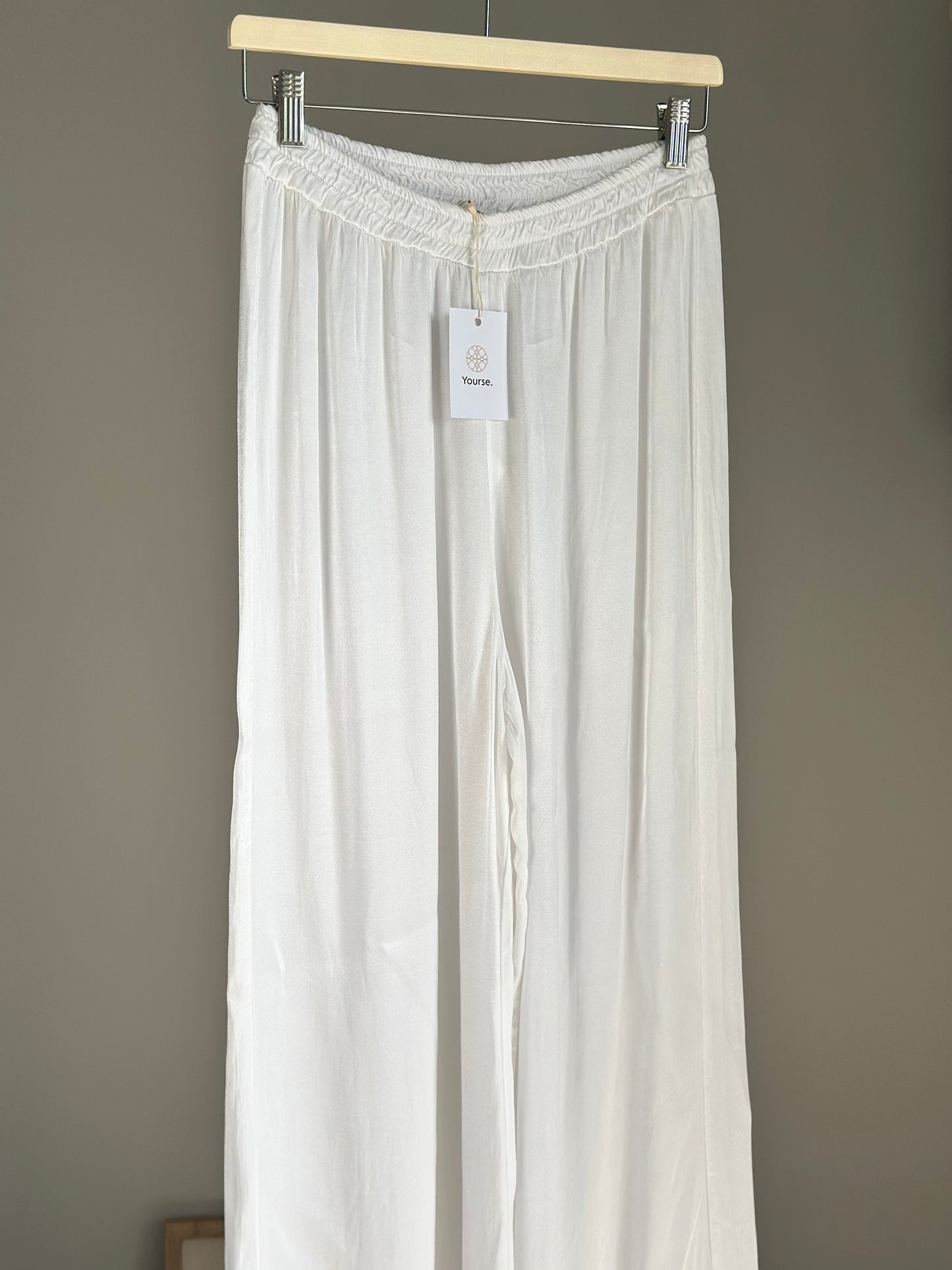 Stunning white wide-leg pants from Fame (made in Italy)