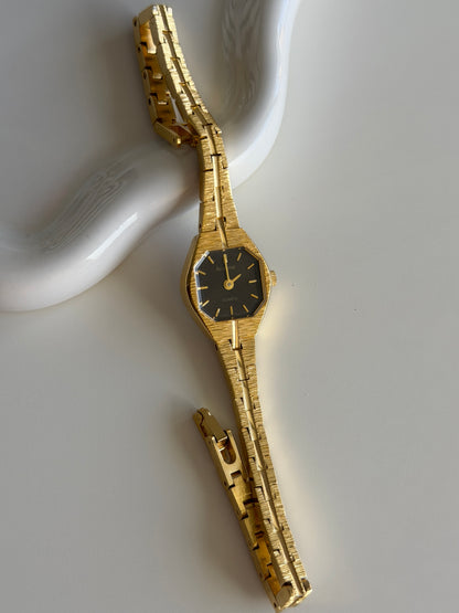Stunning vintage Accurist watch with black dial