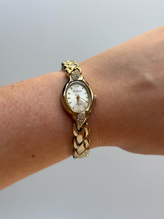 Stunning vintage watch with rhinestones ✨