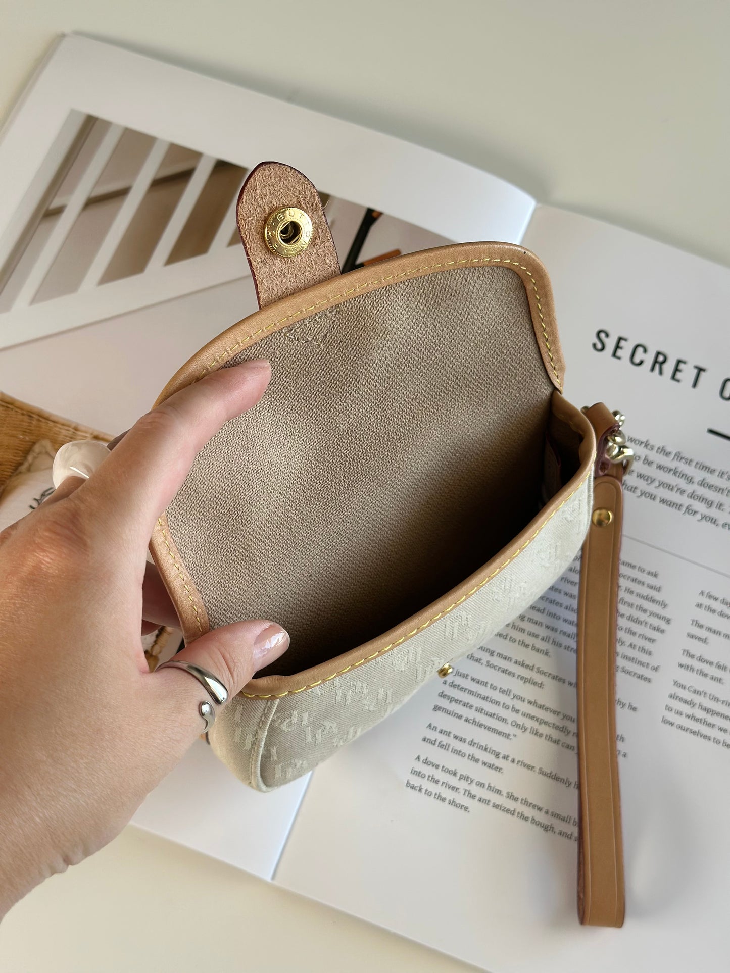 Charming vintage Dooney & Bourke pouch