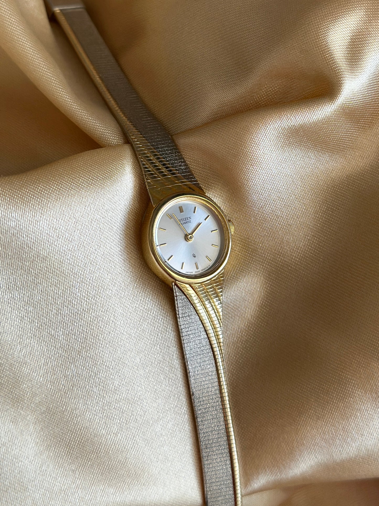 Stunning vintage two-tone watch Citizen