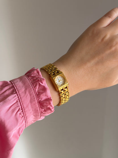 Classic Q&Q watch with a timeless gold-tone finish