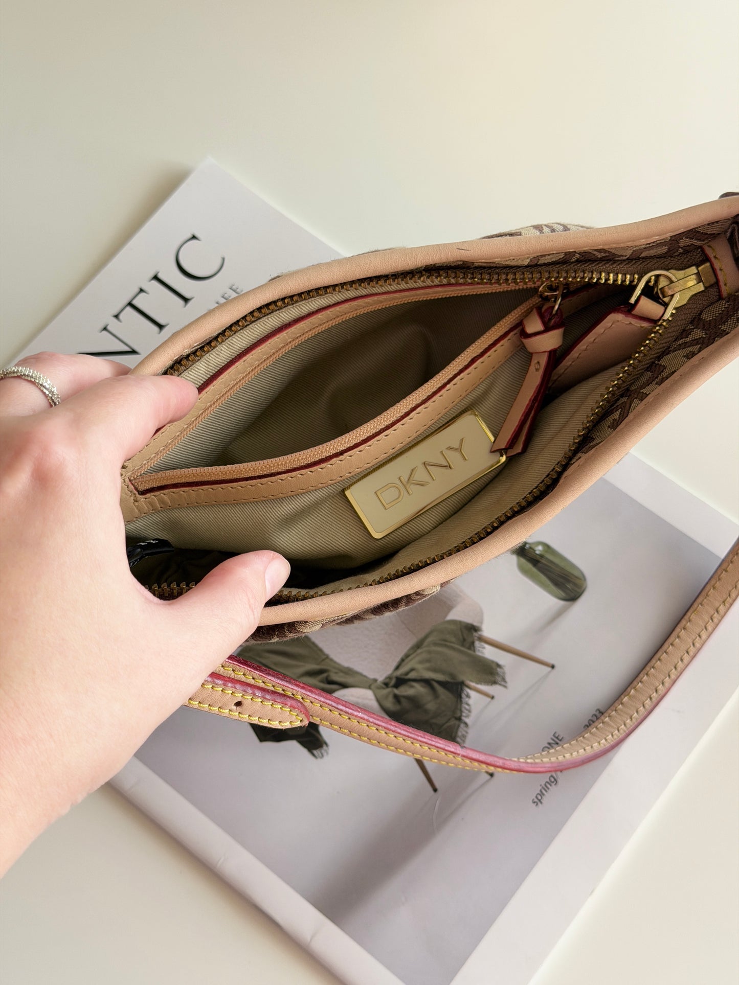 Charming vintage DKNY baguette bag in beige canvas