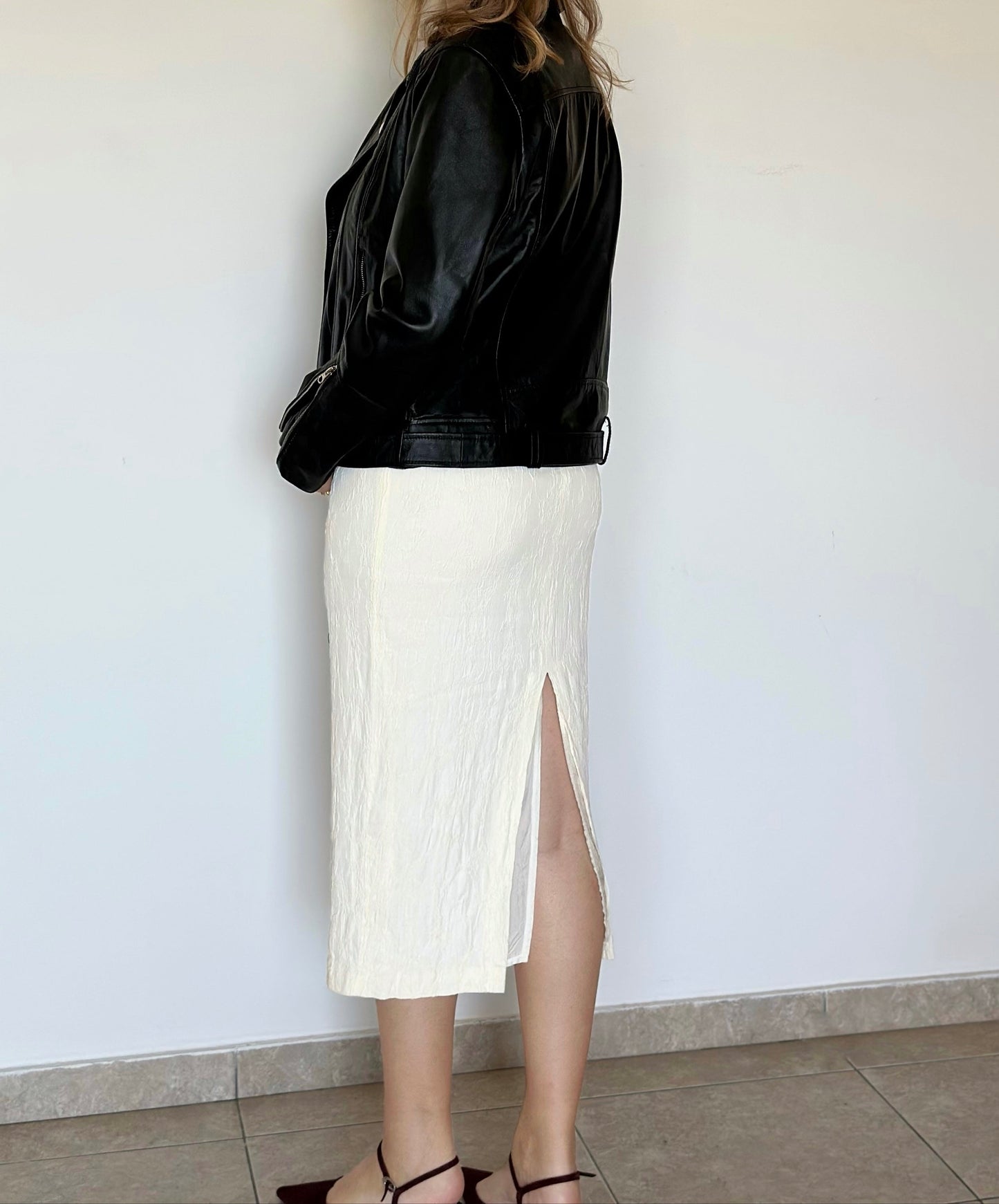 Elegant vintage midi dress in a soft cream tone
