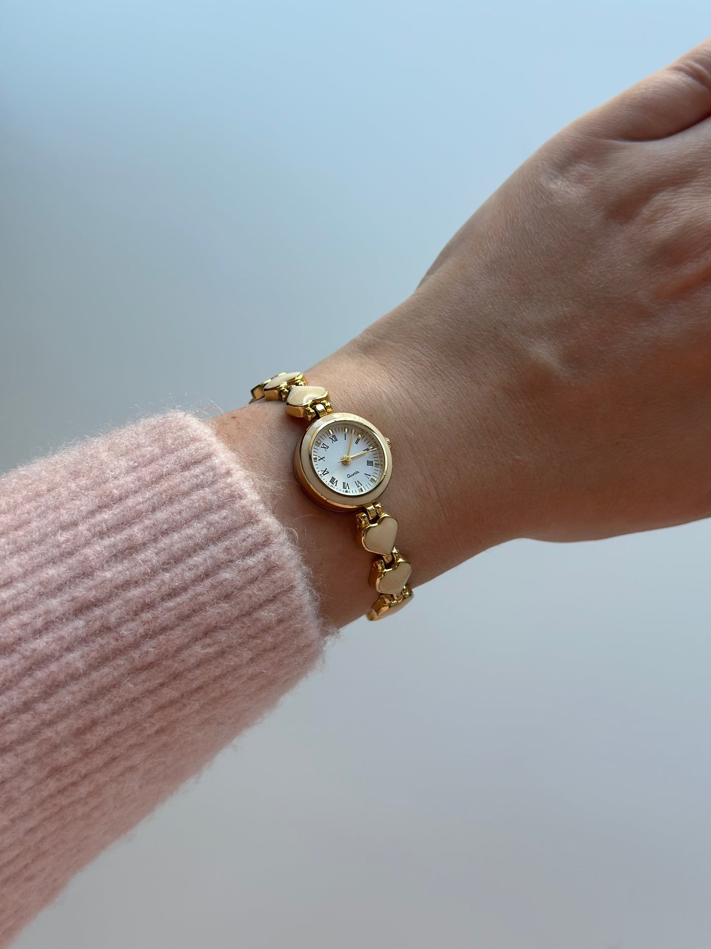 Amazing vintage watch with enamel hearts design ✨