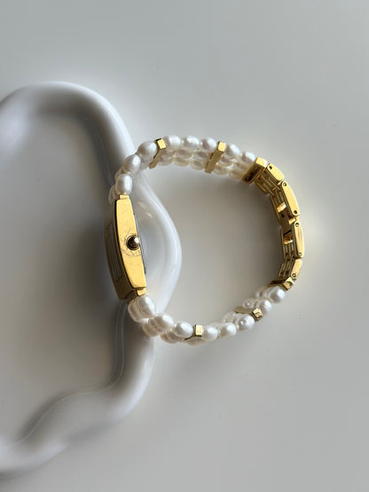 Elegant vintage watch with freshwater pearl bracelet