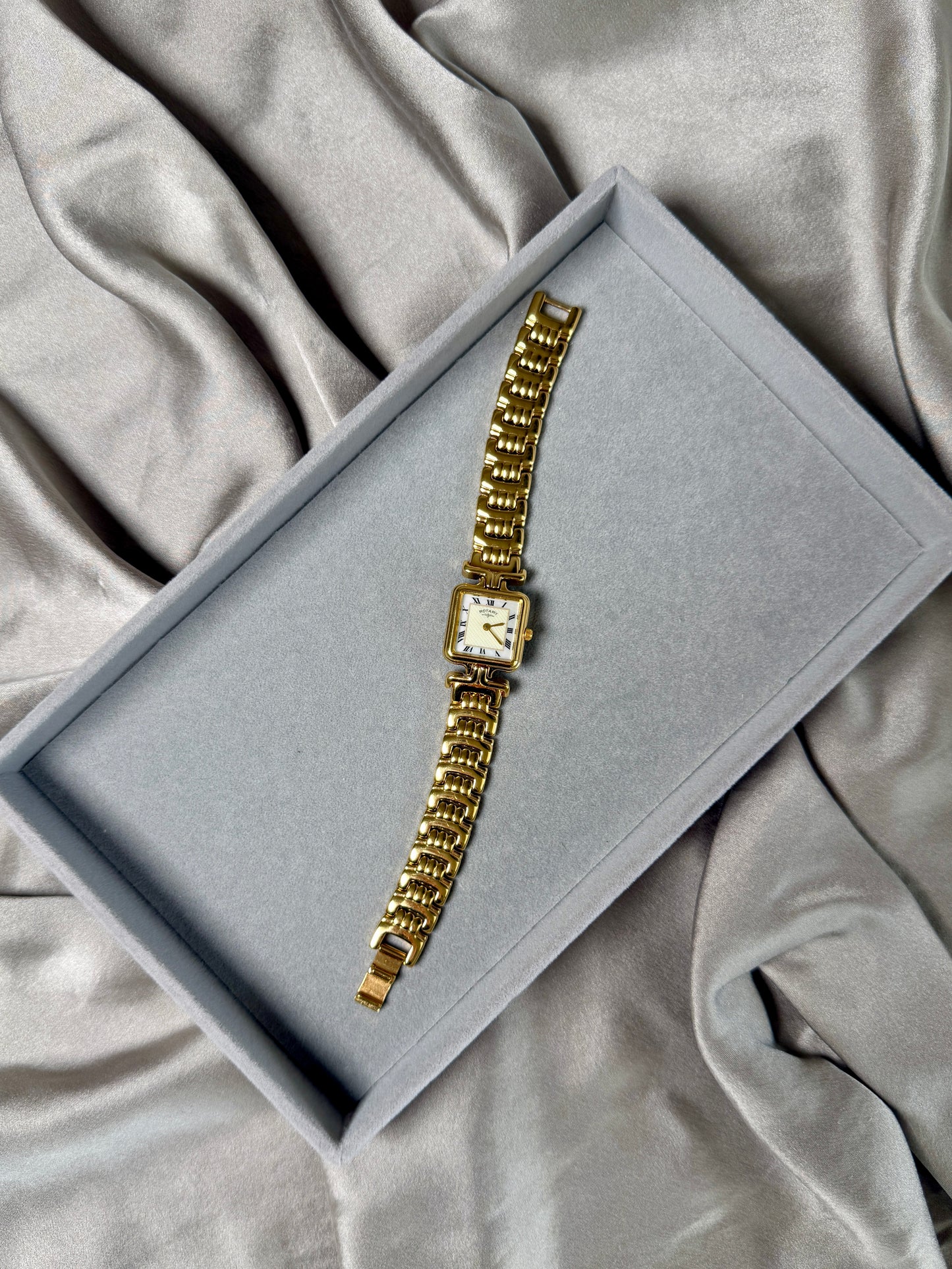 Stunning vintage Rotary watch with a classic gold-tone finish