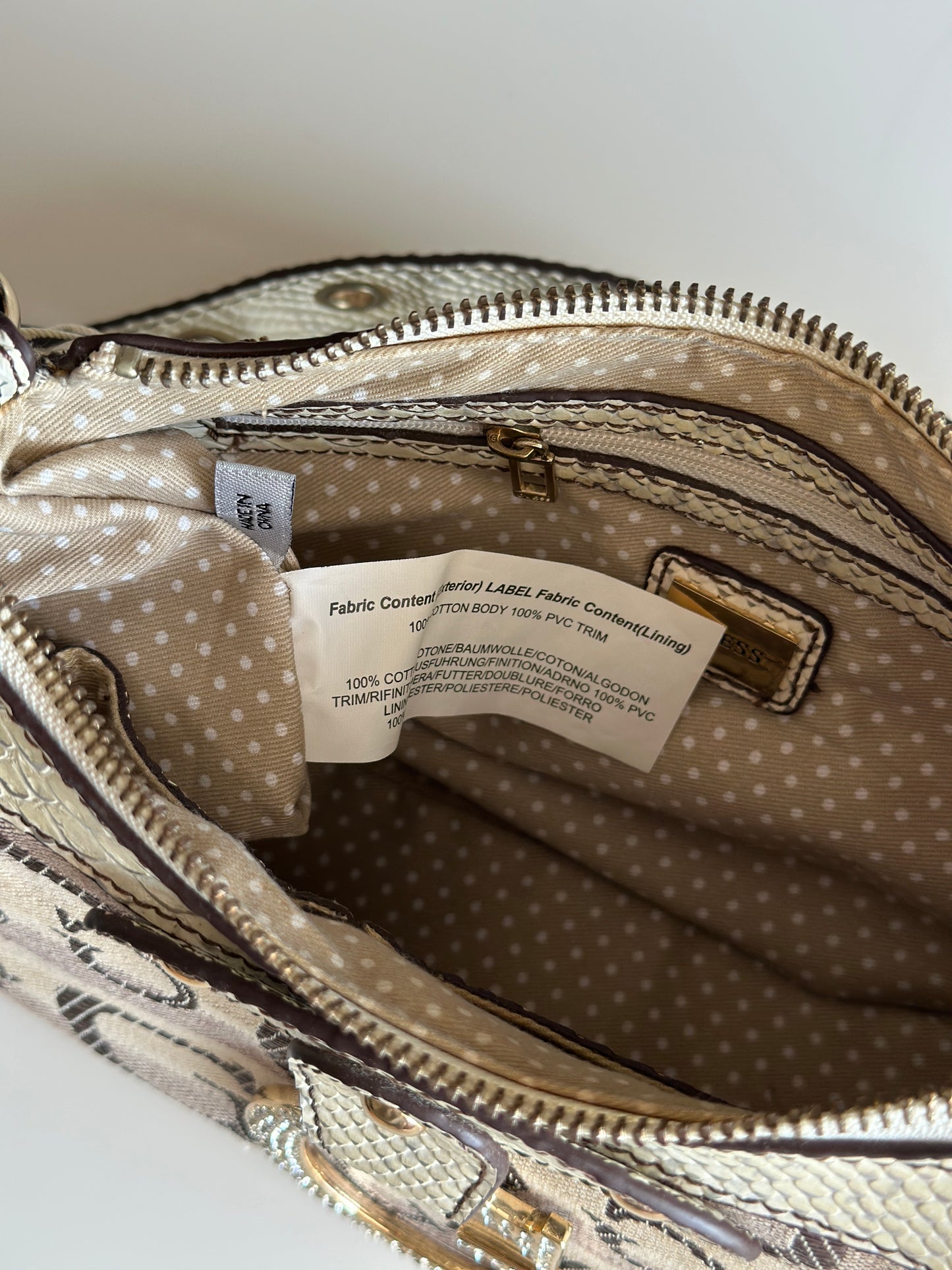 Standout vintage Guess shoulder bag