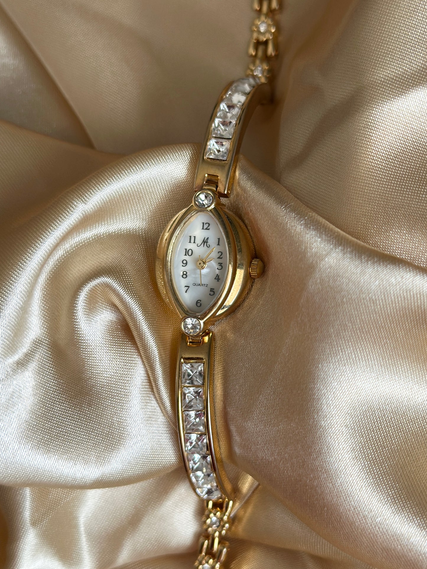 Charming vintage gold-tone watch with crystals