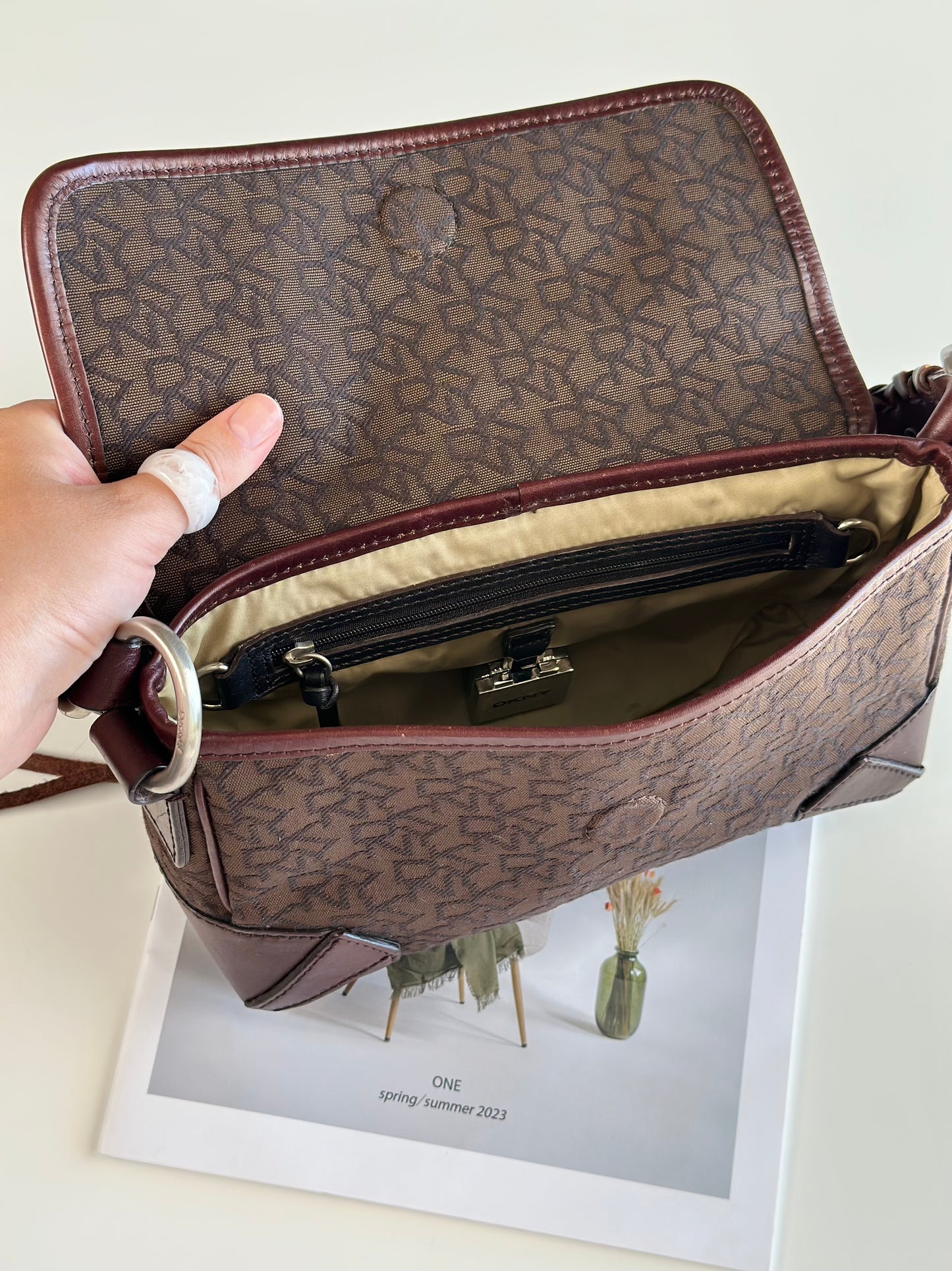 Amazing vintage DKNY shoulder bag in brown monogram print