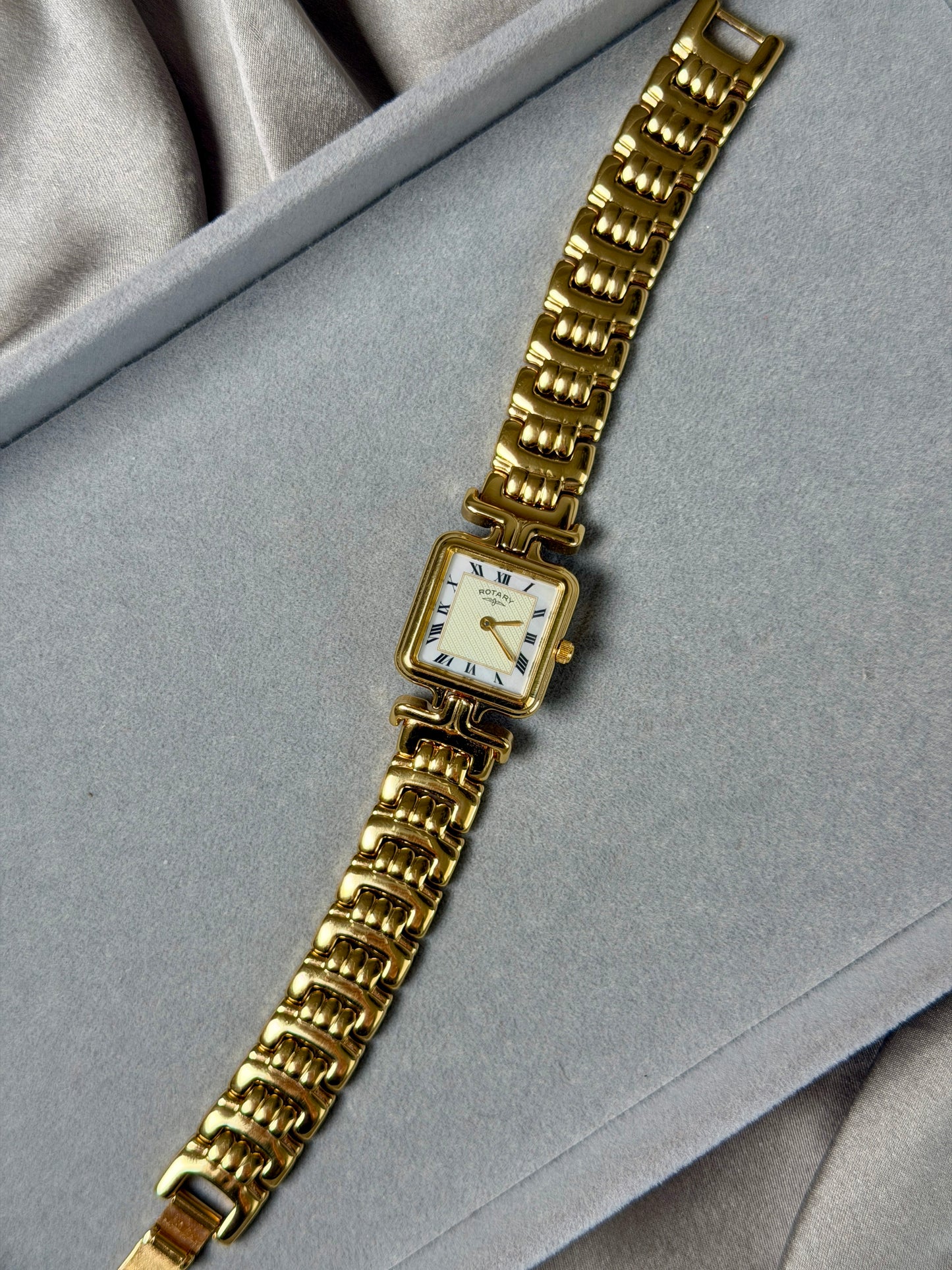 Stunning vintage Rotary watch with a classic gold-tone finish