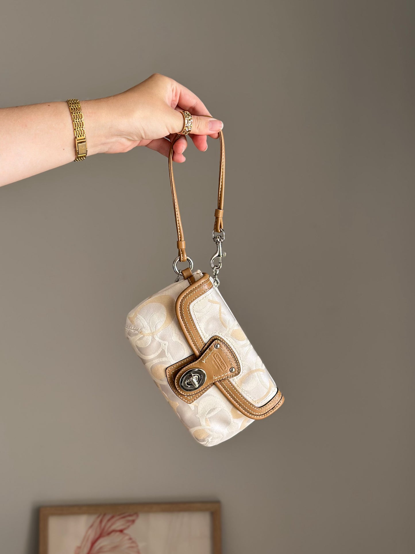 Amazing beige Y2K wristlet from Coach