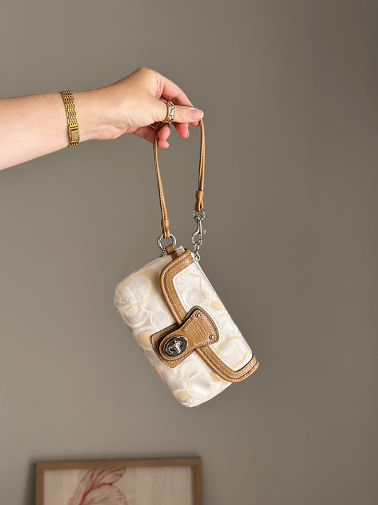 Amazing beige Y2K wristlet from Coach