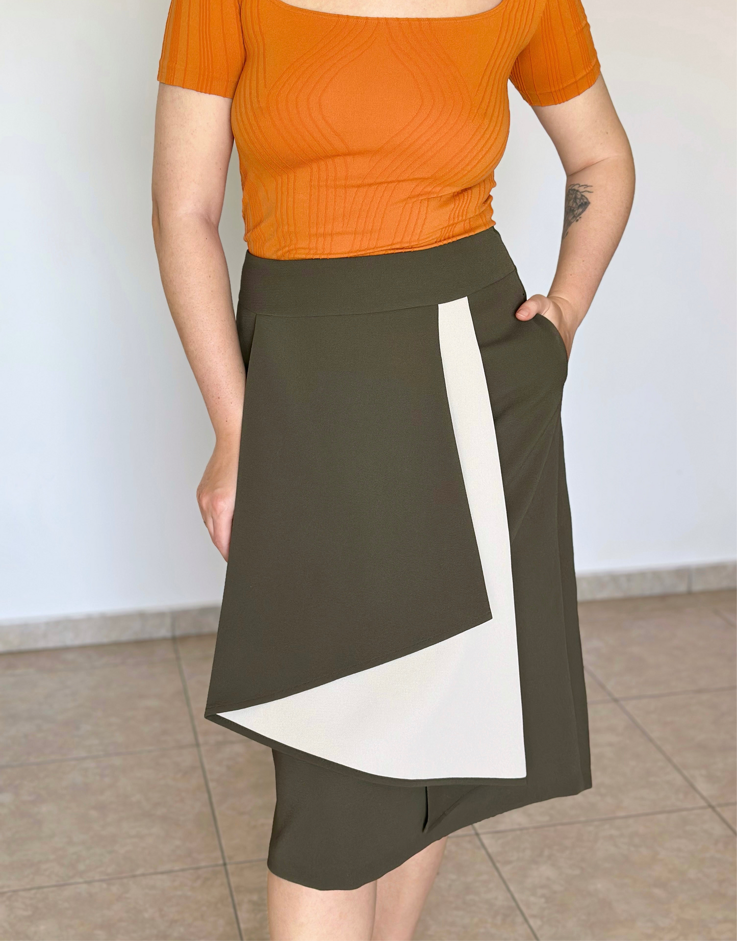 Chic midi skirt by Ivo Nikkolo