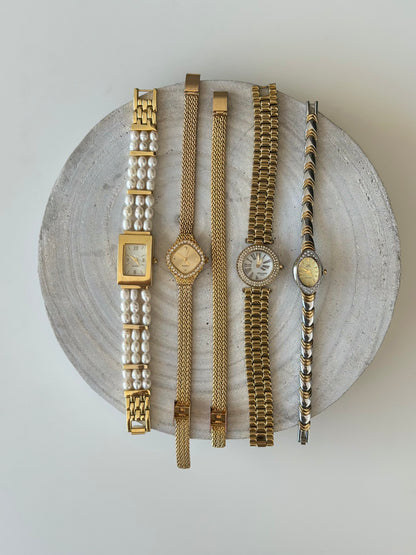 Elegant vintage watch with freshwater pearl bracelet