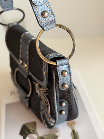 Stylish vintage Guess shoulder bag from 2000s