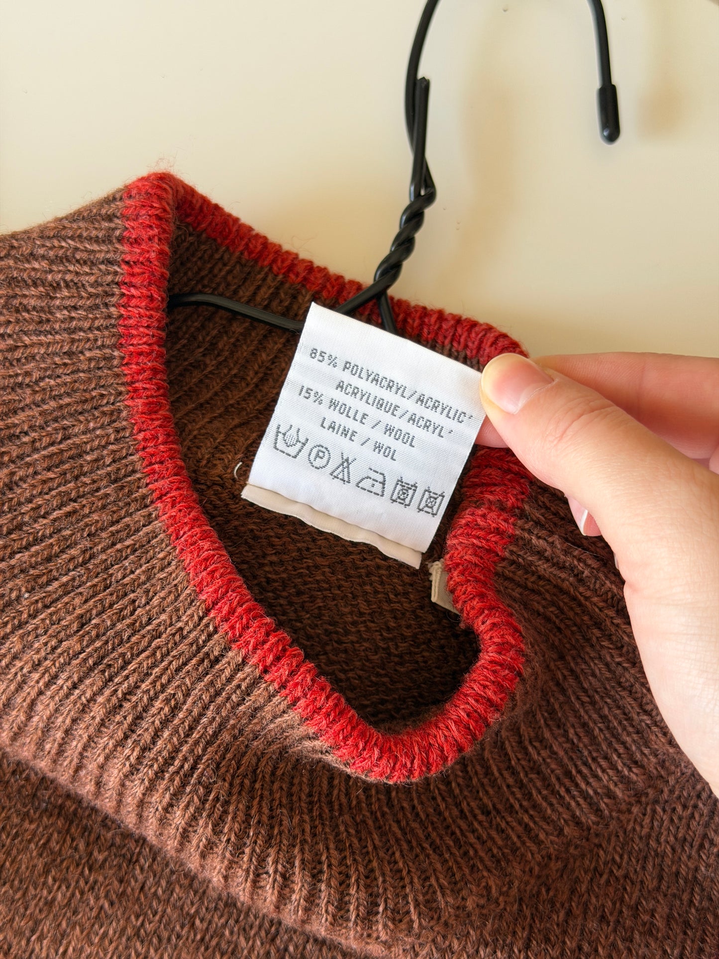 Vintage sweater in a vibrant argyle pattern