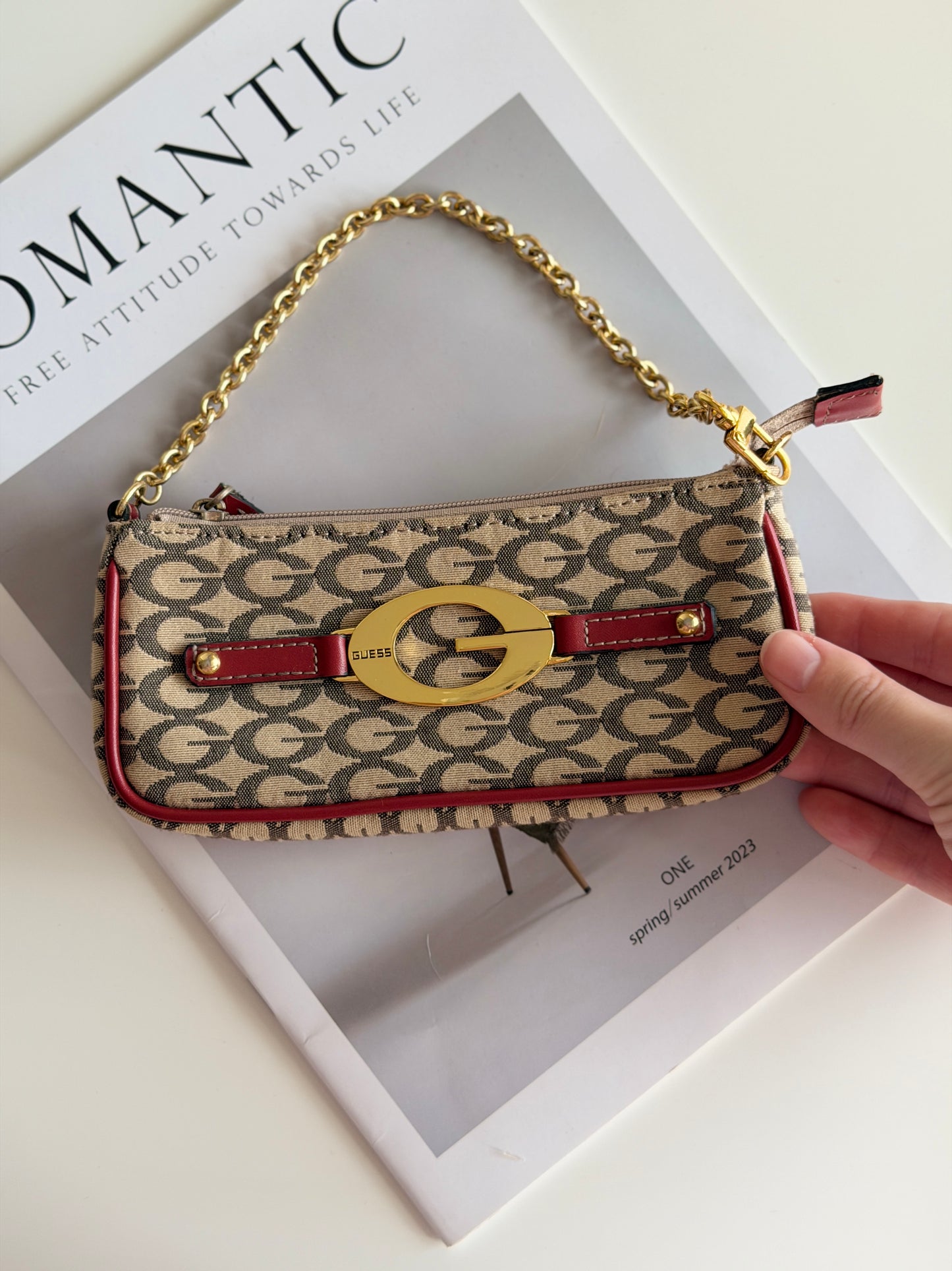 Vintage Guess mini wallet/bag