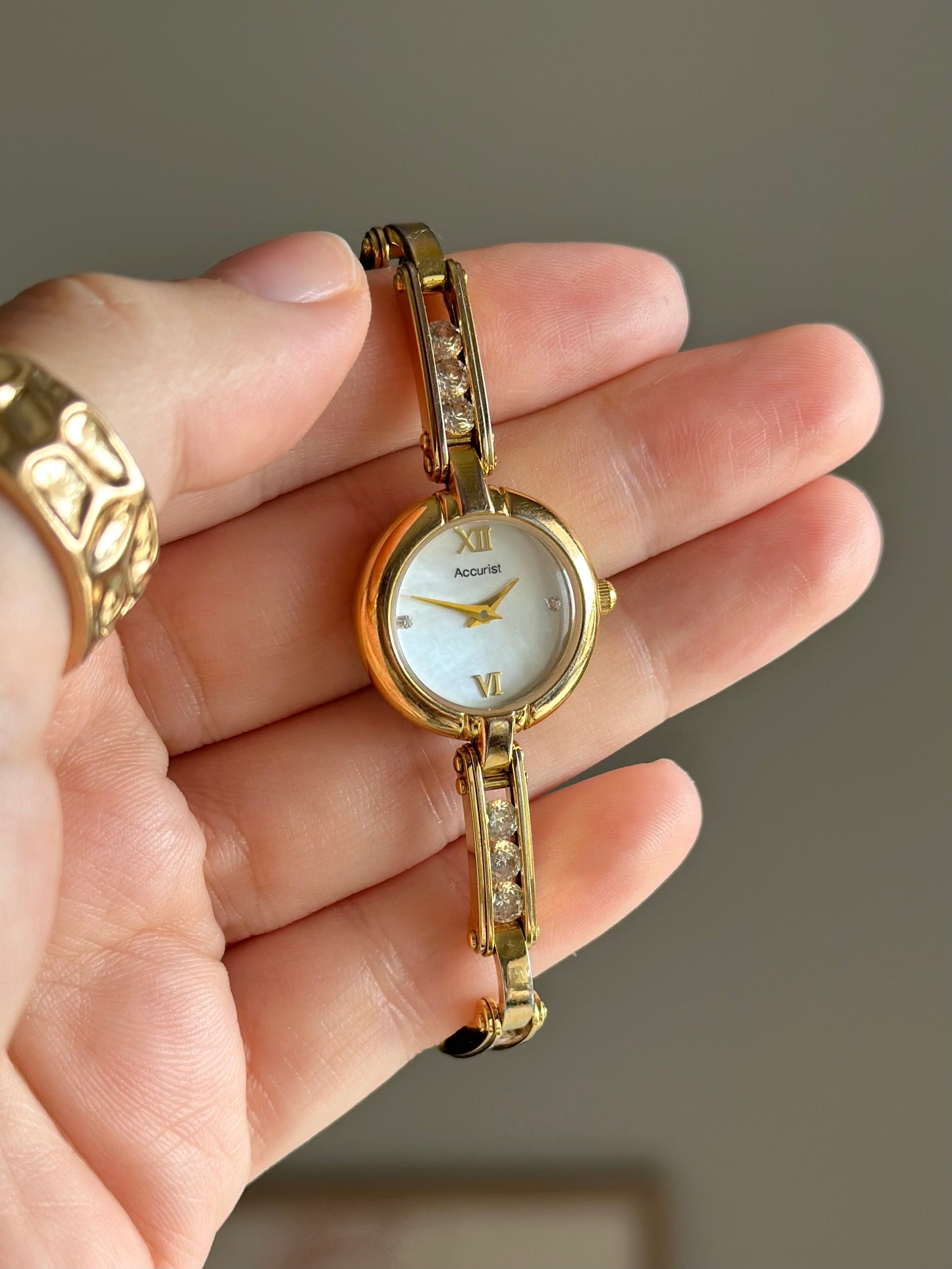 Stunning vintage Accurist watch with crystals