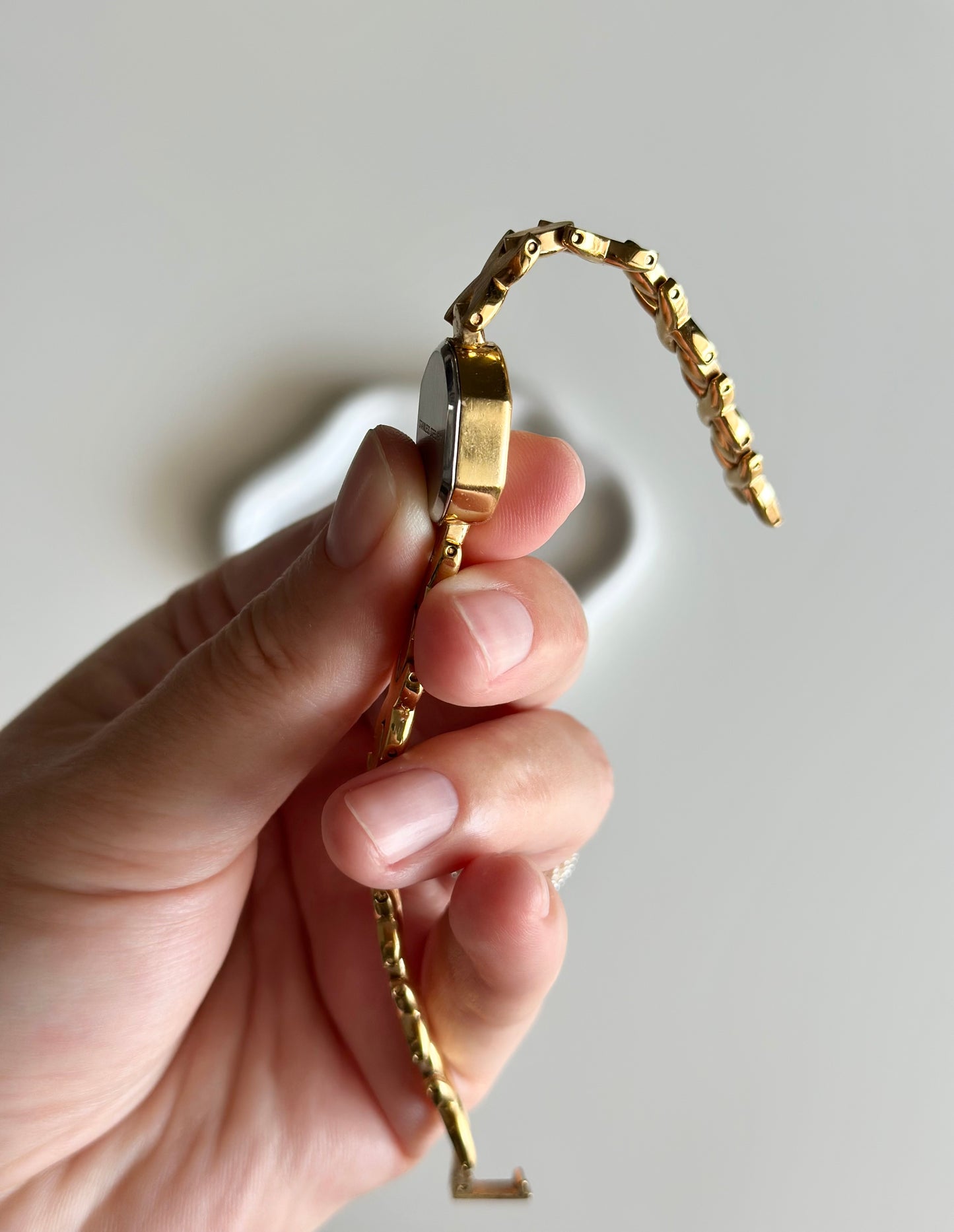 Elegant Sekonda gold-tone watch