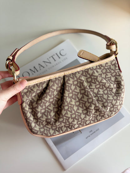 Charming vintage DKNY baguette bag in beige canvas