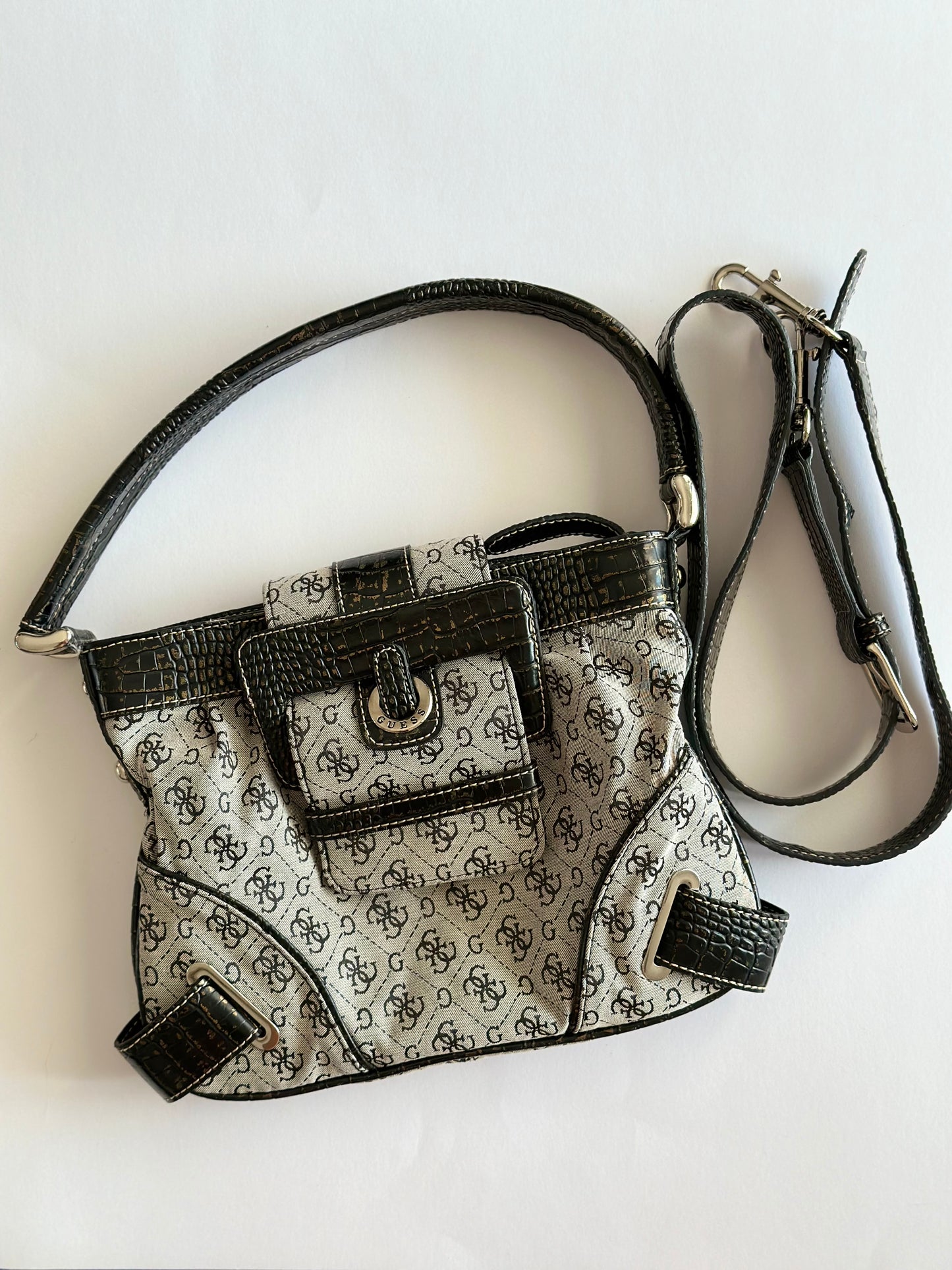 Trendy vintage monogram bag Guess