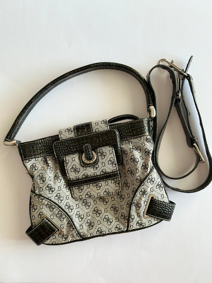 Trendy vintage monogram bag Guess