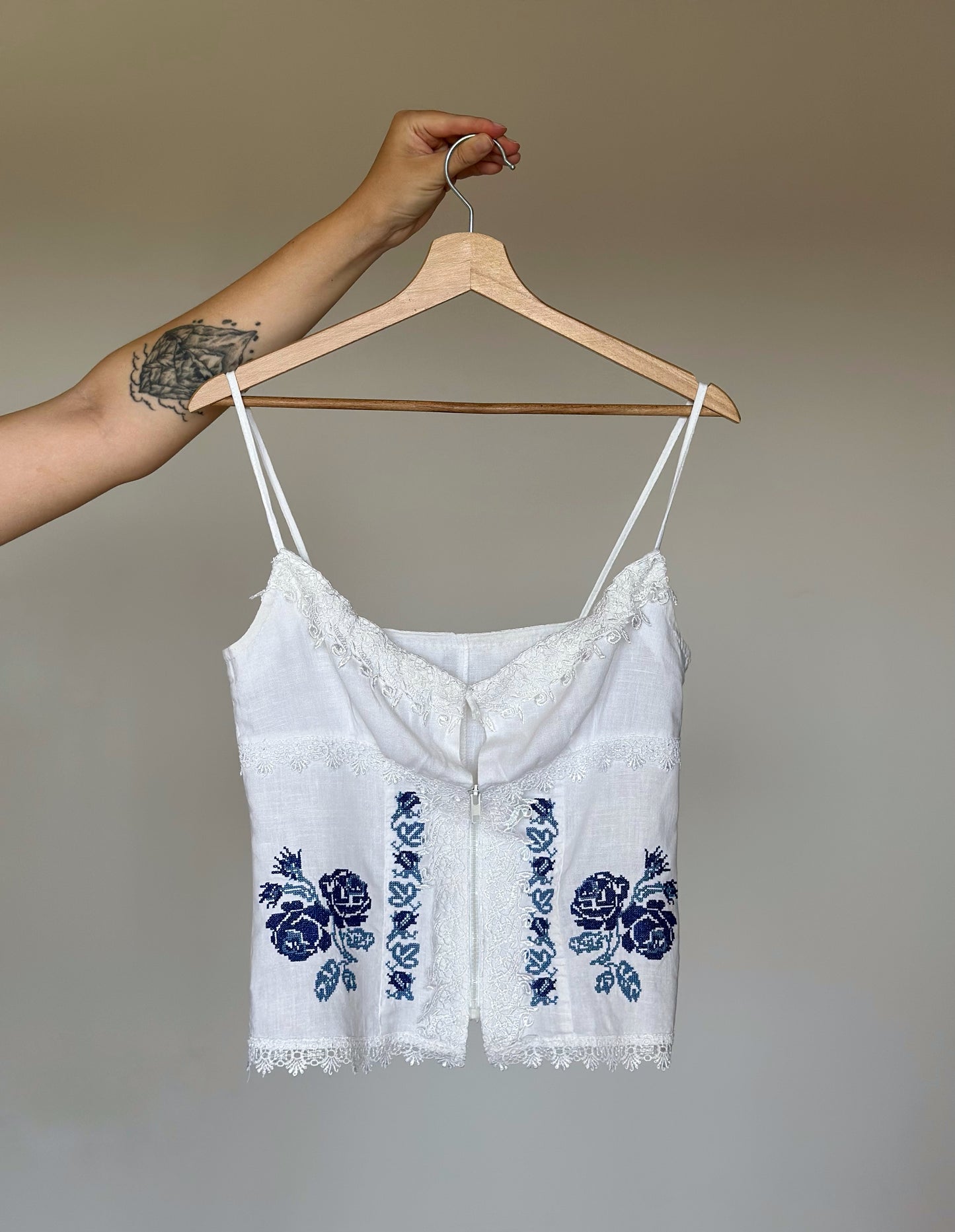 Сute vintage strappy linen top with embroidery