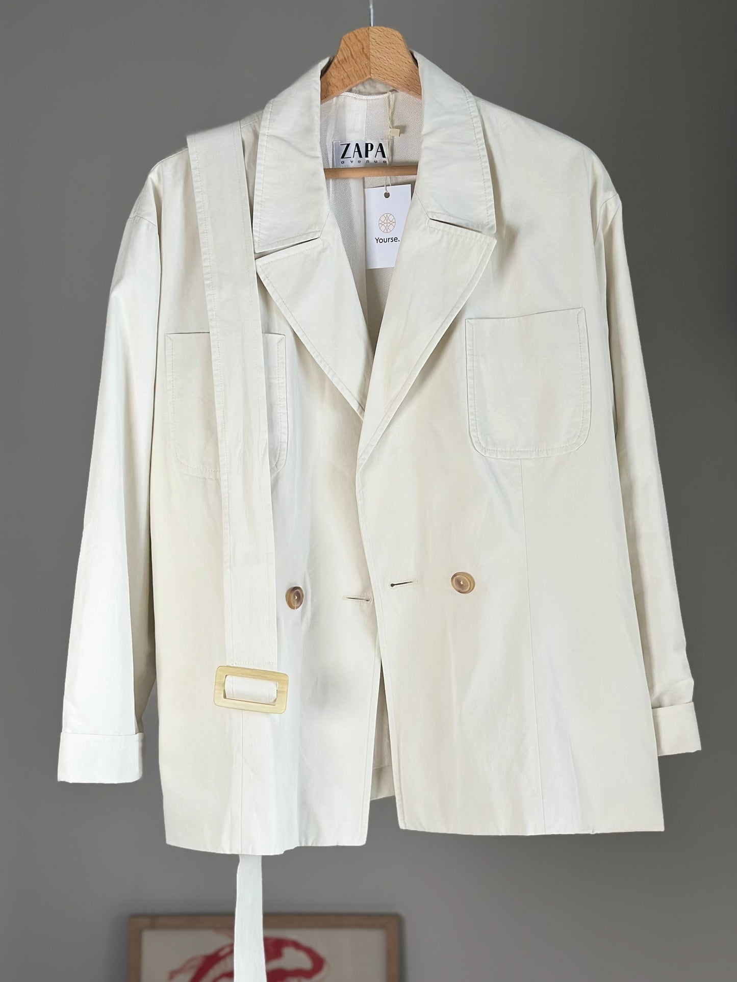 Elegant off-white vintage cotton jacket with belt