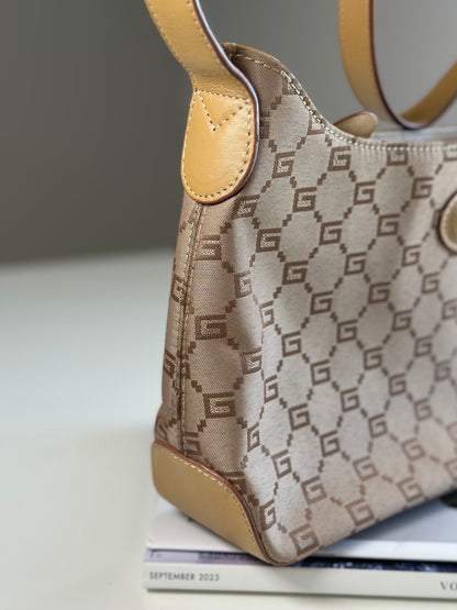 Charming vintage beige shoulder bag
