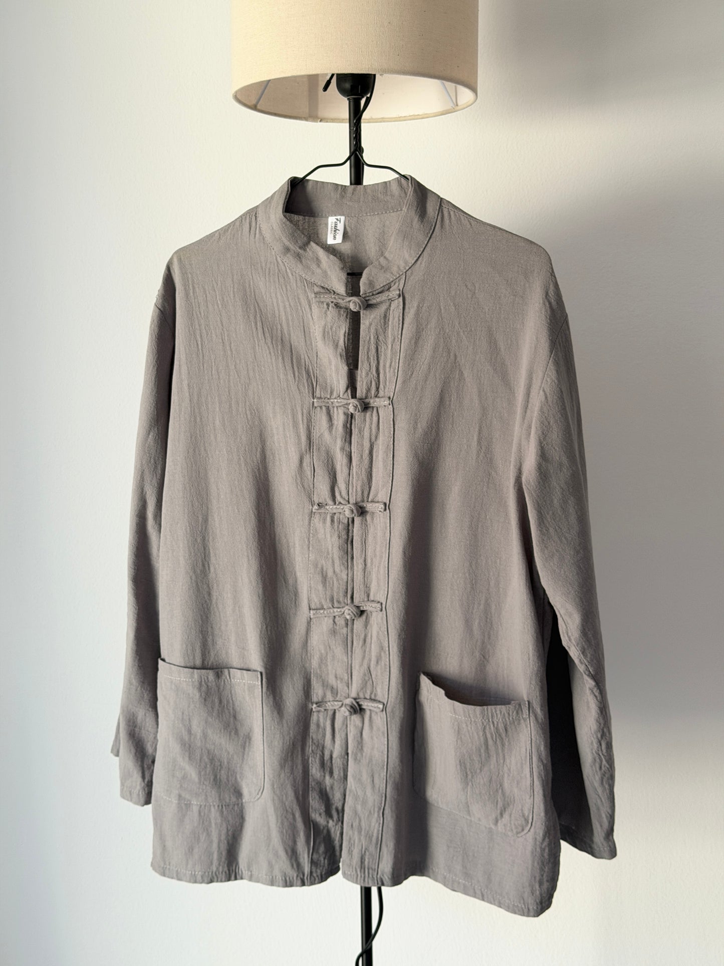 Vintage shirt with Asian frog closures