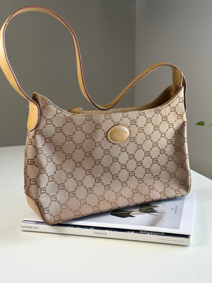 Charming vintage beige shoulder bag