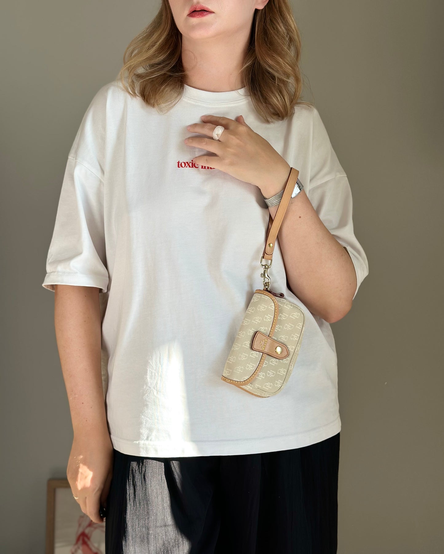 Charming vintage Dooney & Bourke pouch