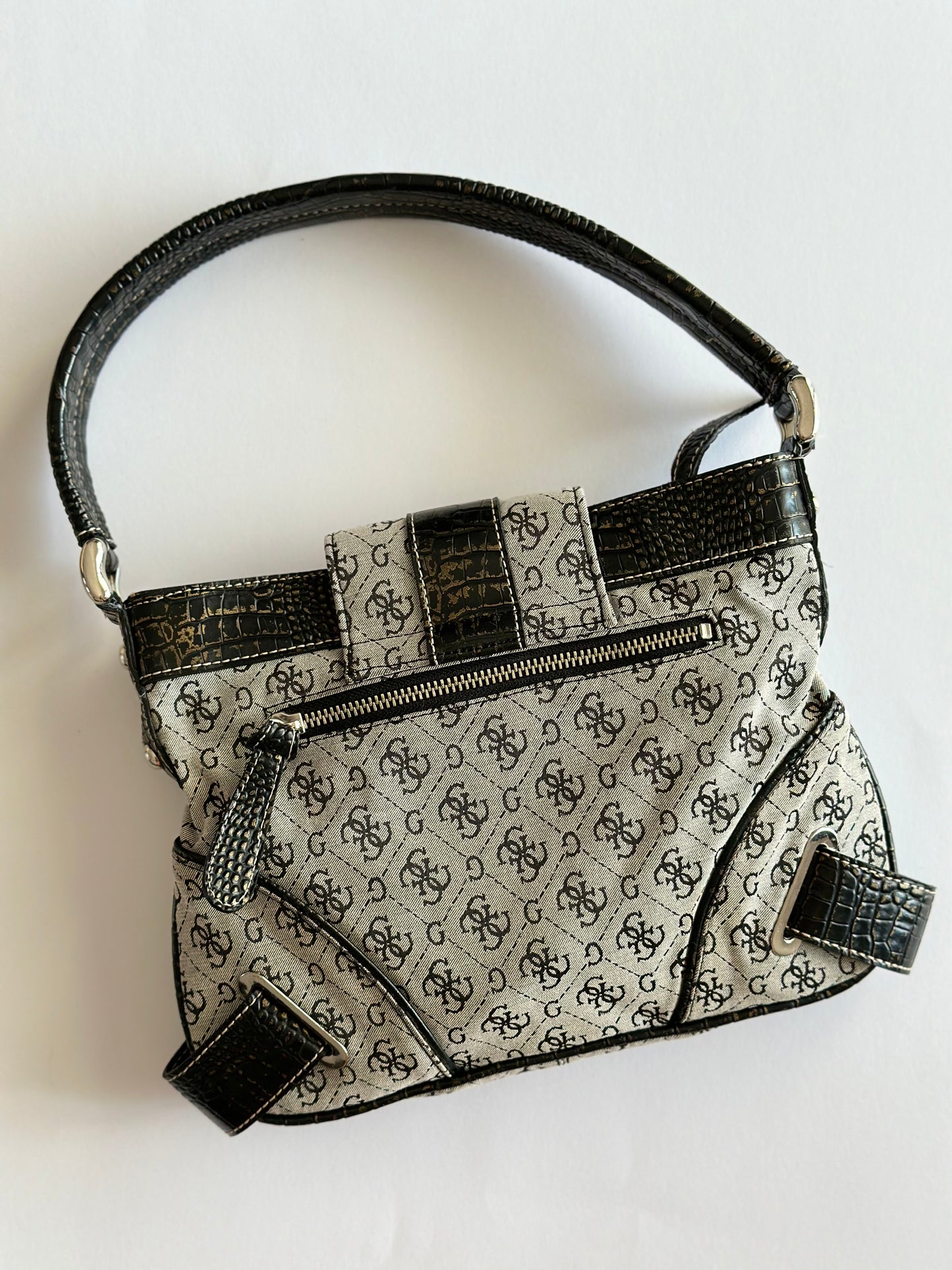 Trendy vintage monogram bag Guess