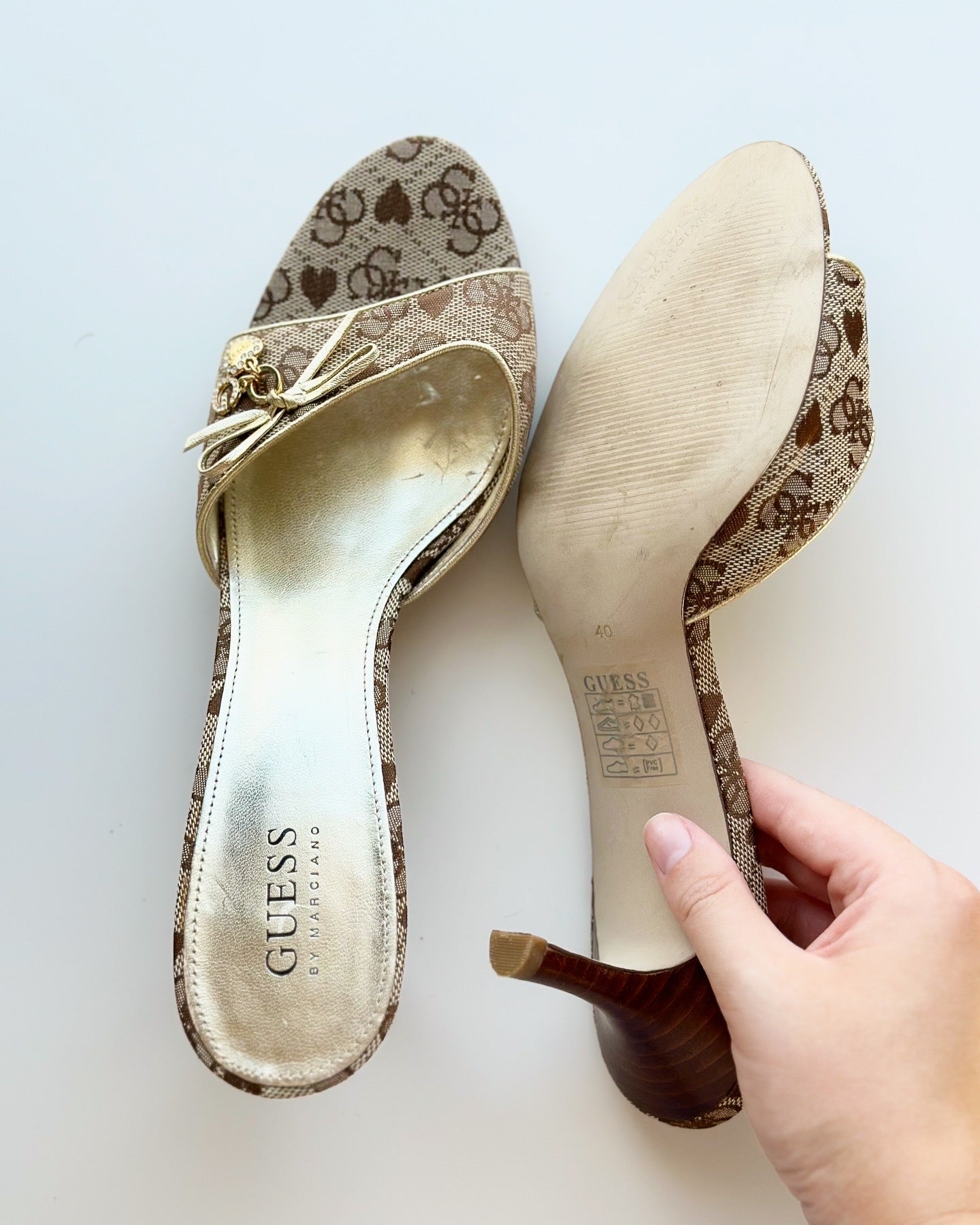 Amazing vintage heeled mules Guess