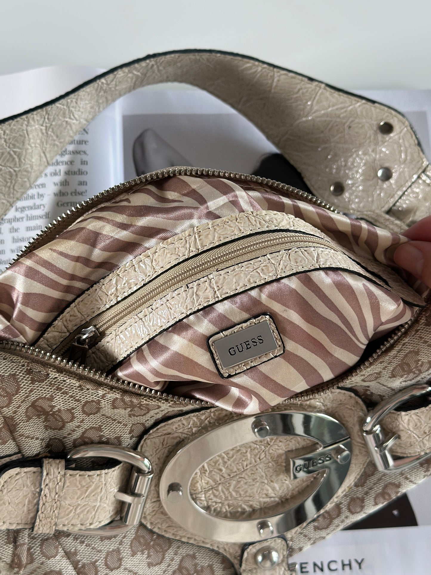 Iconic vintage Guess shoulder bag 2000s