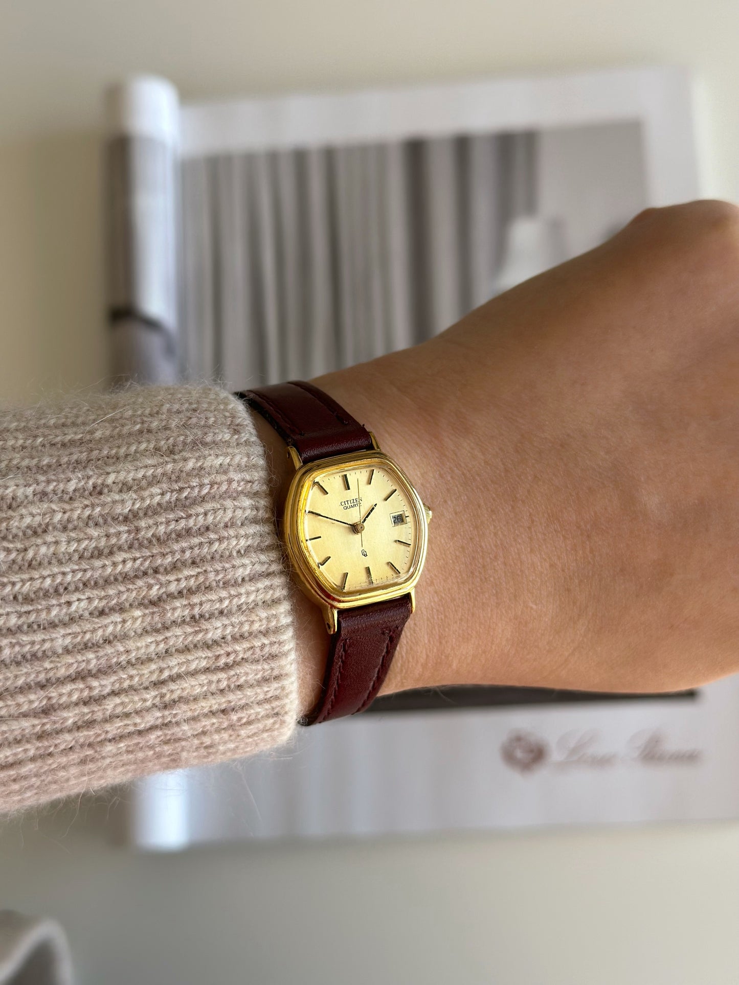 Amazing vintage watch Citizen with burgundy leather strap